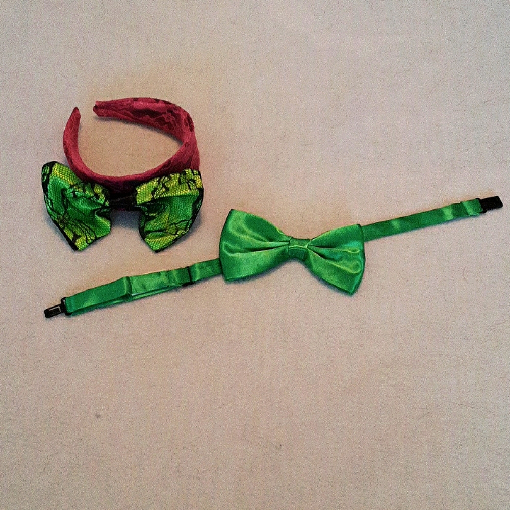 💥3 / 20💥 Two bows from Spirit Halloween